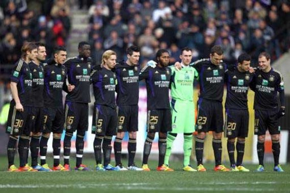 Minuut stilte in elke voetbalwedstrijd voor busongeval Zwitserland