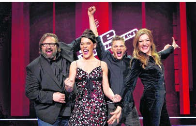 Samen met Glenn (3de r.) hebben ook Bert, Silke en Iris een dag extra om zich voor te bereiden op de finale van zaterdag. vtm