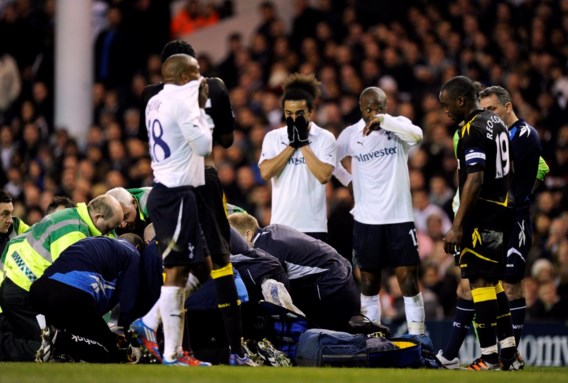 Fabrice Muamba (Bolton) ademt al zelfstandig
