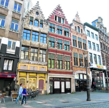 Op de Grote Markt staan steeds meer horecazaken leeg. Walter Saenen