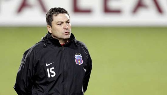 Steaua Boekarest wisselt opnieuw van coach