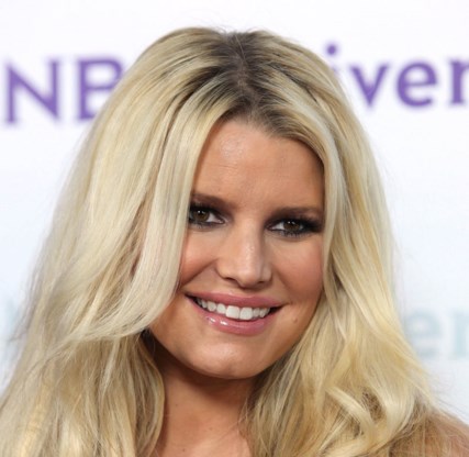 Jessica Simpson ontwerpt zwangerschapsmode