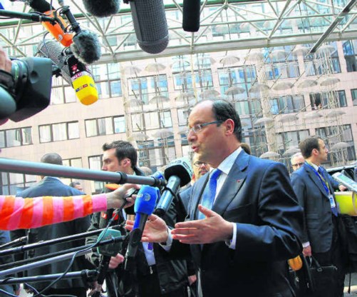 'Alles moet bespreekbaar zijn als het leidt tot meer groei', verklaarde François Hollande bij zijn aankomst in Brussel.Julien Warnand/epa