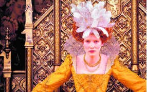 Politieke verwikkelingen en amoureuze intriges in 'Elizabeth: the golden age'. rr