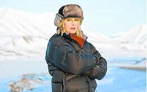 Joanna Lumley, op zoek naar het mysterieuze noorderlicht. rr