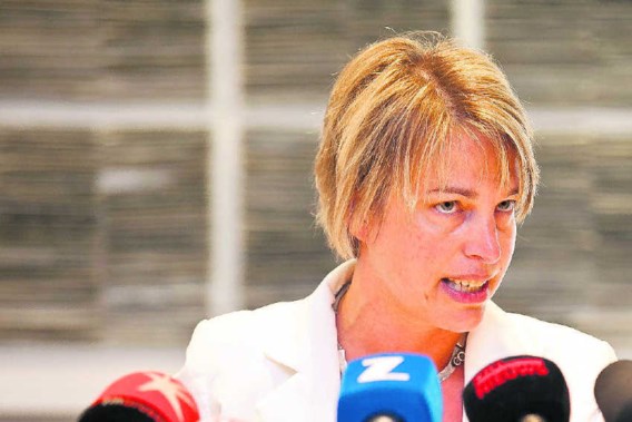 De Vlaamse minister van Leefmilieu, Joke Schauvliege, baseert zich op 'objectieve feiten, analyses en wetenschappelijke rapporten'. De reacties zijn niet mals. Olvier Vin/belga