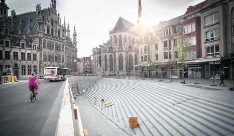 Het bijna afgewerkte Foch- of Rector De Somerplein in Leuven.