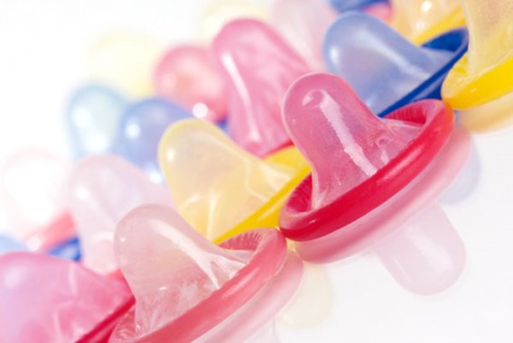 Condooms zonder latex scheuren gemakkelijker dan latexcondooms