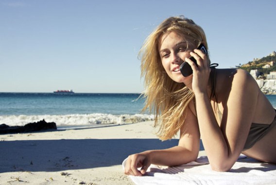 Hoe vermijd je hoge gsm-kosten op vakantie?
