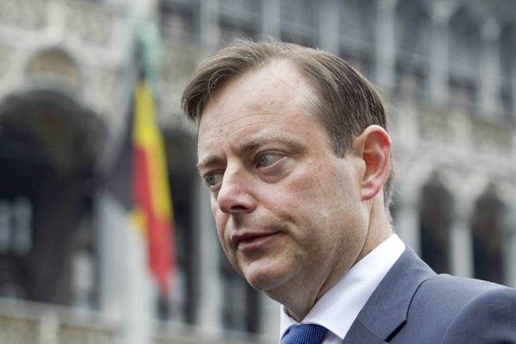 Bart De Wever stelt Kris Peeters gerust