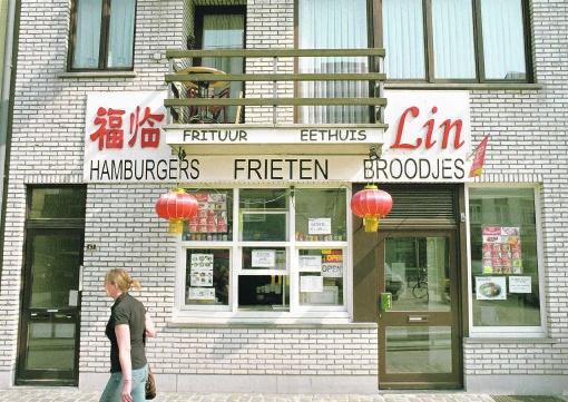 Chinezen beginnen steeds vaker met een frituur. Op de foto: Antwerpen.
