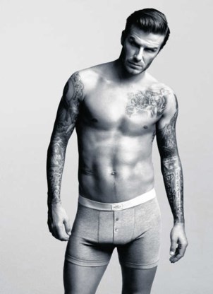 David Beckham is minstens even beroemd om de bobbel in zijn slip op de billboards als om zijn voetbalprestaties.