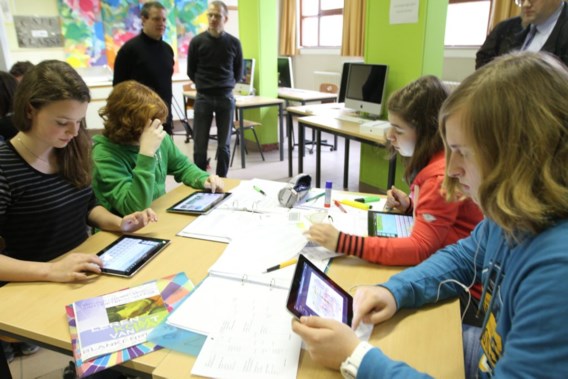 School zet door: elk kind moet een iPad hebben