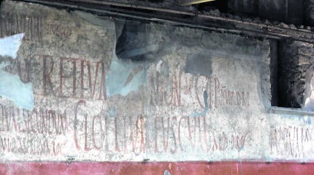 De muren in Pompeji en de berg Bisoetoen zijn héél vroege voorbeelden van publieke grafische communicatie.