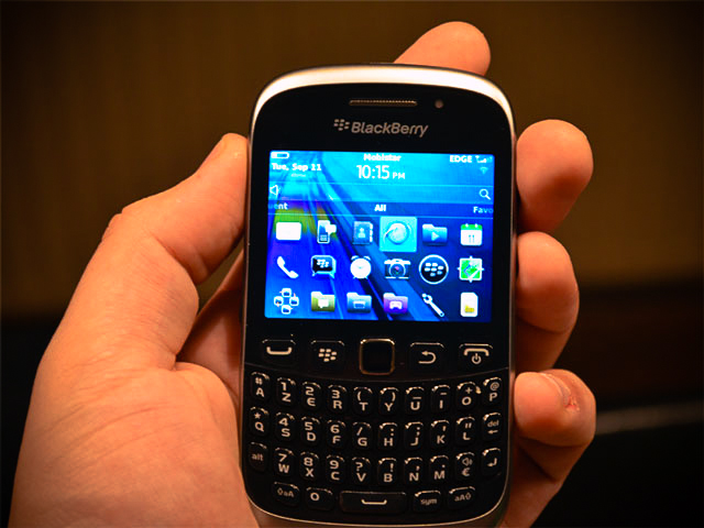 Kleren regionaal Ladder BlackBerry Curve 9320: nét geen smartphone | De Standaard Mobile