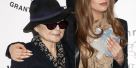 Lady Gaga krijgt vredesprijs van Yoko Ono  