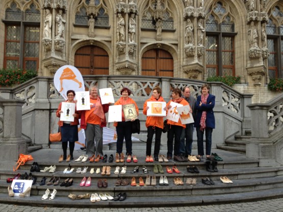 CD&V-vrouwen voeren actie op stiletto's