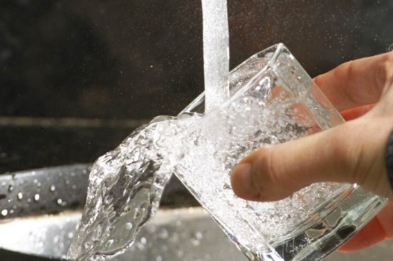 VMW wil mensen aanzetten om kraantjeswater te drinken 