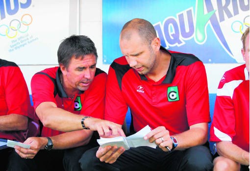 Niet Bob Peeters (r.) maar wel zijn assistent Lorenzo Staelens (l.) zal woensdag het team coachen tegen Beerschot.