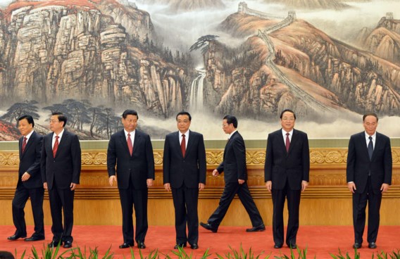 Het nieuwe Staand Comité van het Politbureau met (vlnr.) Liu Yunshan, Zhang Dejiang, Xi Jinping, Li Keqiang, Zhang Gaoli, Yu Zhengsheng en Wang Qishan.