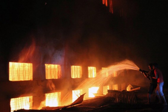 Minstens 121 doden bij fabrieksbrand in Bangladesh 
