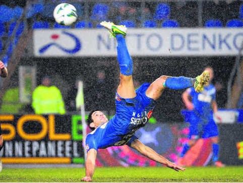 Elyaniv Barda viel in na de rust, scoorde twee keer en gaf een assist voor Plet.