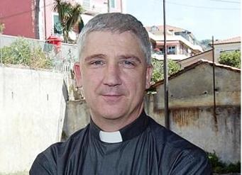 Pastoor Piero Corsi van San Terenzo. 
