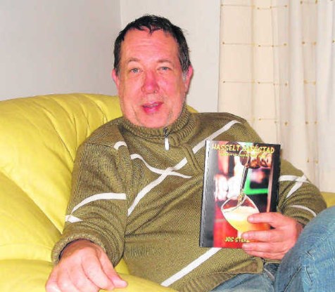 <P>Jos Sterk brengt binnenkort ook nog een tweede en een derde boek uit over de Hasseltse cafés.</P>