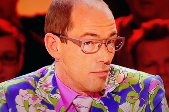 Kurt Rogiers lacht met outfit Davy Brocatus