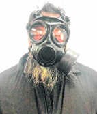 <P>Ai Wei Wei protesteerde gisteren tegen de vervuiling.</P>