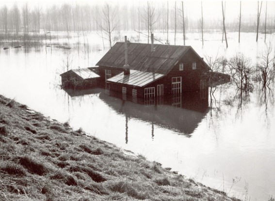 BRU111 - 19530216 - BORNEM, BELGIUM: File picture shows the floods in Bornem in 1953. BELGA PHOTO FILES