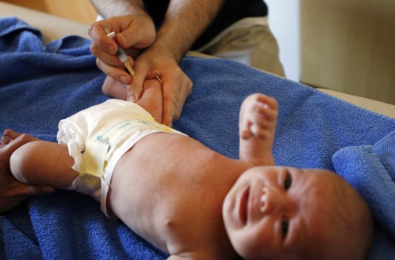 De vaccinatiegraad bij baby's in Vlaanderen is voldoende hoog.