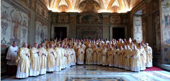 De kardinalen in de Sixtijnse Kapel, waar zij eerder Benedictus tot paus kozen. 