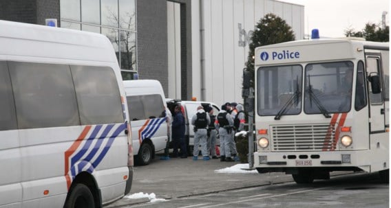 De sociale inspectie zette de grote politiemiddelen in.