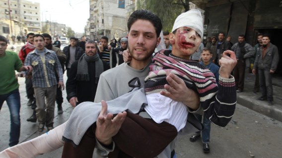 Zowat twee miljoen Syrische kinderen hebben dringend hulp nodig, onder meer omdat ze zijn blootgesteld aan geweld zoals bij deze aanslag vorige maand in Aleppo.