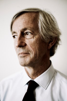 Afscheidnemend rector Mark Waer bracht rust en stabiliteit.