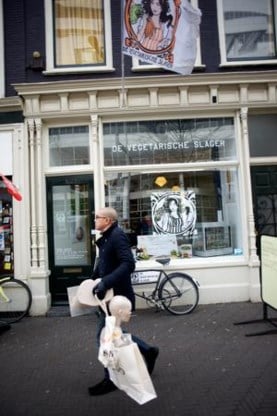 De winkel in Den Haag lijkt op een slagerij uit grootmoeders tijd.