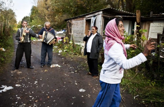 In België leven zo'n 30.000 Roma vaak in de grootste armoede en erg teruggetrokken, zoals hier in Gent.