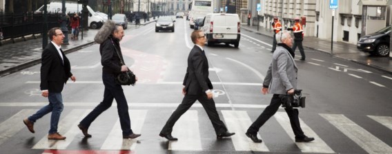 Mark De Visscher en Ivan De Vadder en hun reportageploeg op onderzoek in de Wetstraat: de bredere context bleef wat onderbelicht.