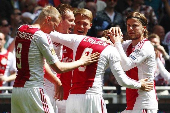 Ajax verovert derde titel op rij