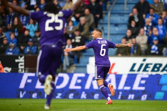 Anderlecht mist penalty, maar staat toch opnieuw aan de leiding