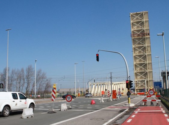 Aan de Vandammesluis is er geregeld verkeersellende.