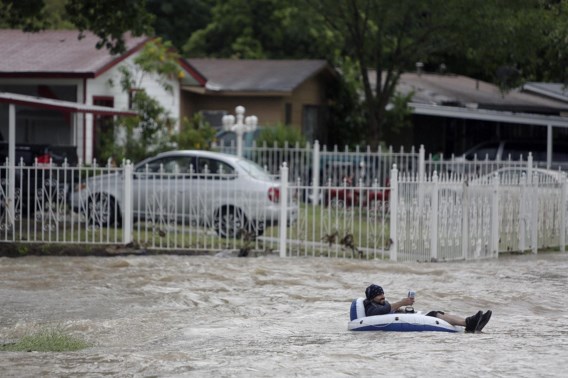 Twee doden bij overstromingen in Texas