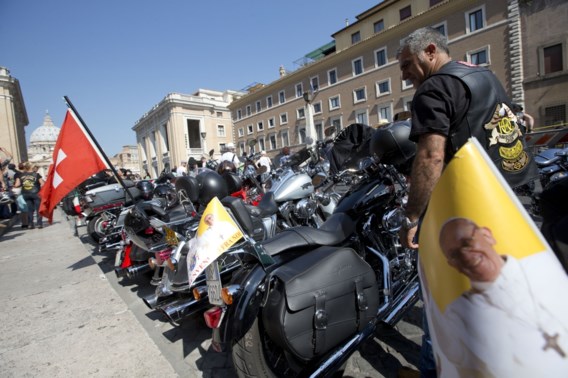 IN BEELD. Paus zegent honderden Harley-rijders