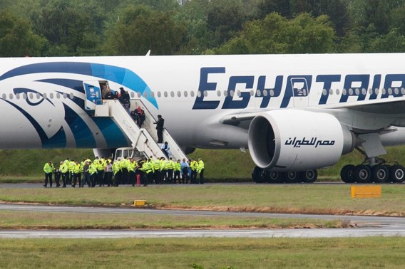 Vliegtuig Egyptair maakt noodlanding na vondst verdacht briefje
