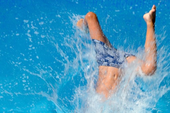Specialiseren referentie Bestrooi Verbod zwemshort niet enkel om hygiënische redenen | De Standaard Mobile
