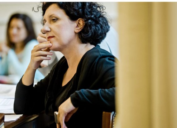 Minister Turtelboom wil dat bedrijven meer informatie geven als ze in problemen komen.