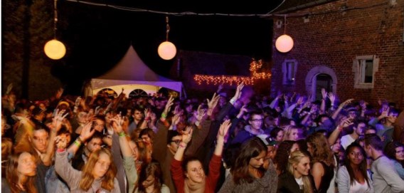 Een unieke locatie met onder andere een kleine dansvloer in open lucht.