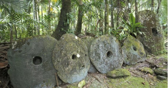 Stenen ‘geld’ op het eiland Yap in Micronesië.