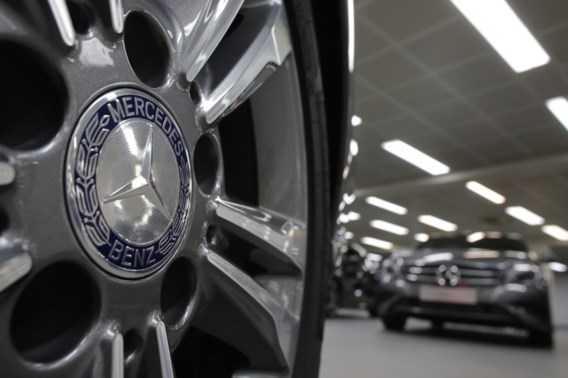 Daimler brengt Mercedes-rel voor rechtbank